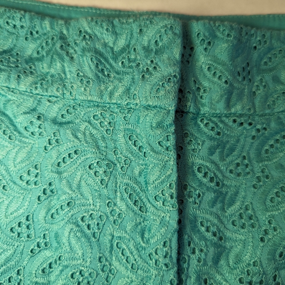 Ann Taylor Womens Kelly Green Dress Shorts  Eyelet Hem Design Sz 12 *GUC - Picture 3 of 7
